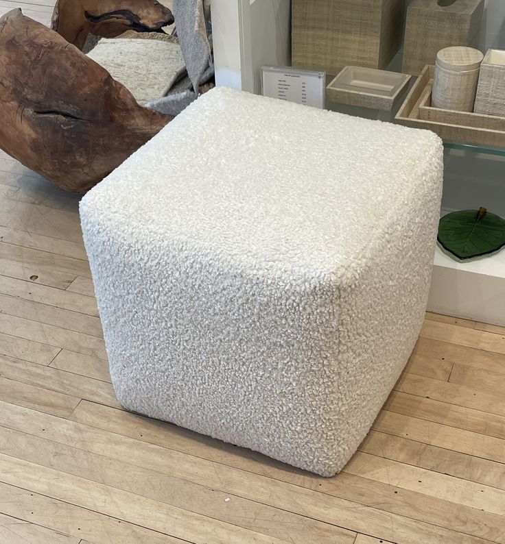 Cube bouclé Fabric Stool